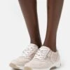Gabor Comfort Sneakers Laag - Puder/Weiß -Gabor Schoenen 18e74c58581a4eadbe381f1b539a665f