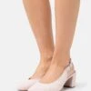 Gabor Klassieke Pumps - Nude -Gabor Schoenen a599ddd7f5ba4c7a97594e38f687f1d5