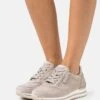 Gabor Comfort Wide Fit - Sneakers Laag - Puder 1 Gabor Comfort Wide Fit - Sneakers Laag - Puder -Gabor Schoenen d8f1fc9cebc54887b39bd309c273f030
